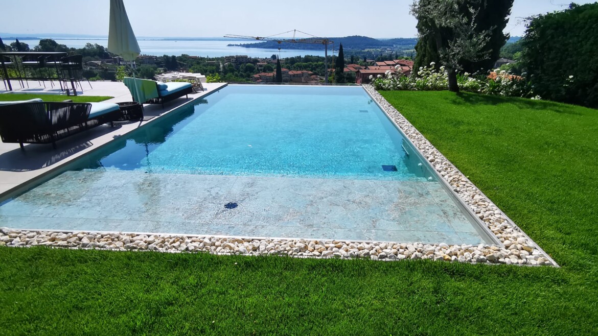 Villa F.