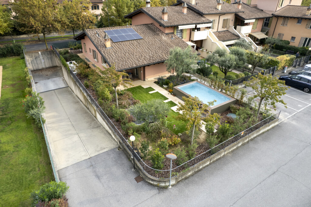 Villa L.P.